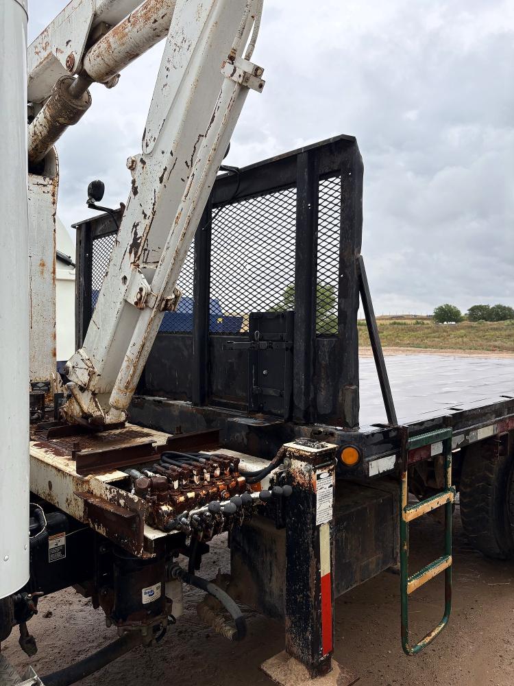 50257936 :رقم المزاد ، 2NPNHZ7X31M555012 vin ، 2001 Peterbilt 330 مزاد بيع