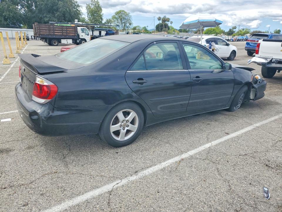 2005 Toyota Camry მანქანა იყიდება აუქციონზე, vin: 4T1BE32K05U051746, აუქციონის ნომერი: 52340526