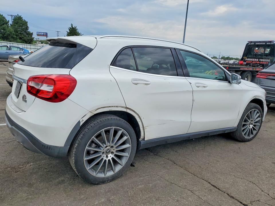 52124066 :رقم المزاد ، WDCTG4EB3JJ479482 vin ، 2018 Mercedes-benz Gla مزاد بيع