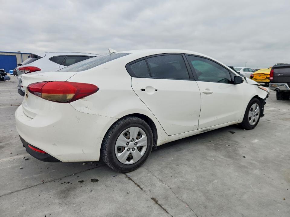 2017 Kia Forte მანქანა იყიდება აუქციონზე, vin: 3KPFK4A73HE065371, აუქციონის ნომერი: 54729066