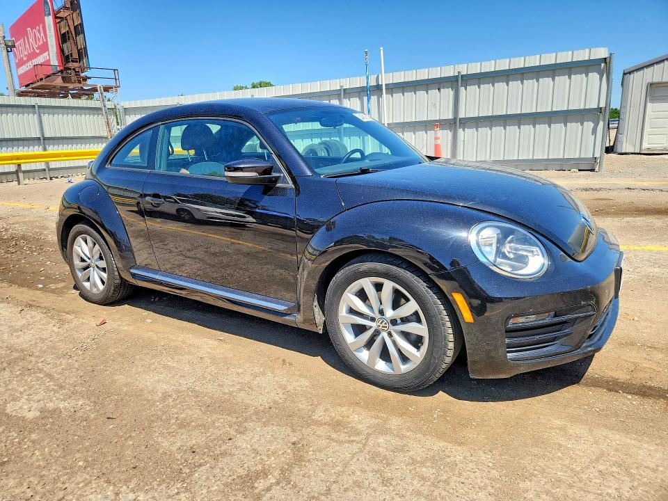 52436186 :رقم المزاد ، 3VWF17AT2HM629726 vin ، 2017 Volkswagen Beetle مزاد بيع