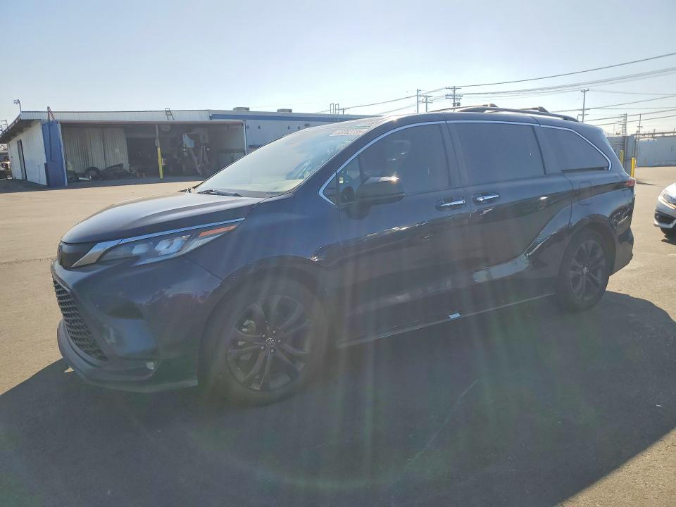 2022 Toyota Sienna მანქანა იყიდება აუქციონზე, vin: 5TDXRKEC0NS090659, აუქციონის ნომერი: 53262736