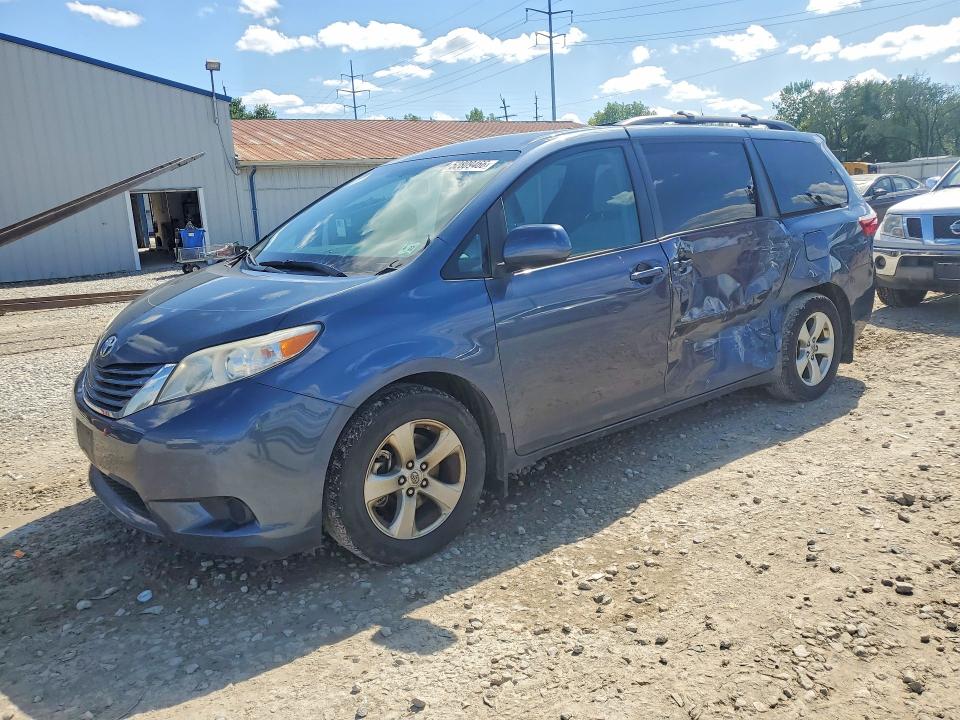 Auction sale of the 2017 Toyota Sienna, vin: 5TDKZ3DC1HS821282, lot number: 52809466