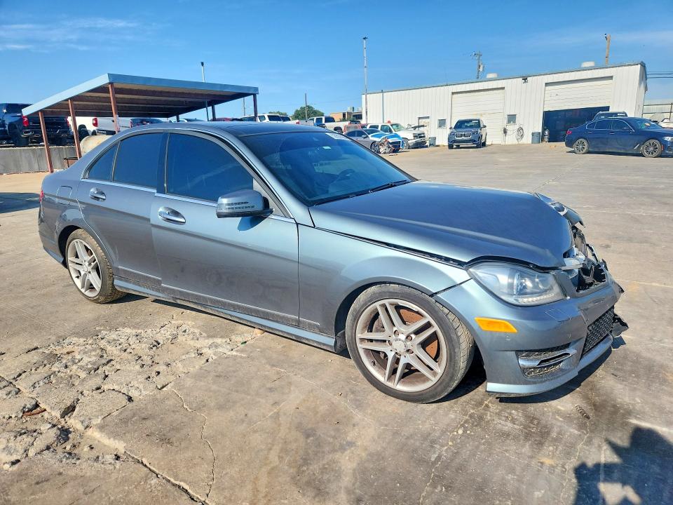 52993526 :رقم المزاد ، WDDGF8BB4CA656975 vin ، 2012 Mercedes-benz C مزاد بيع