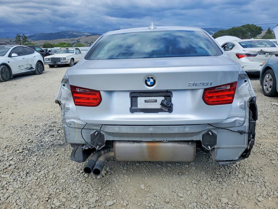 52230326 :رقم المزاد ، WBA3C1C5XCF431817 vin ، 2012 Bmw 328 مزاد بيع