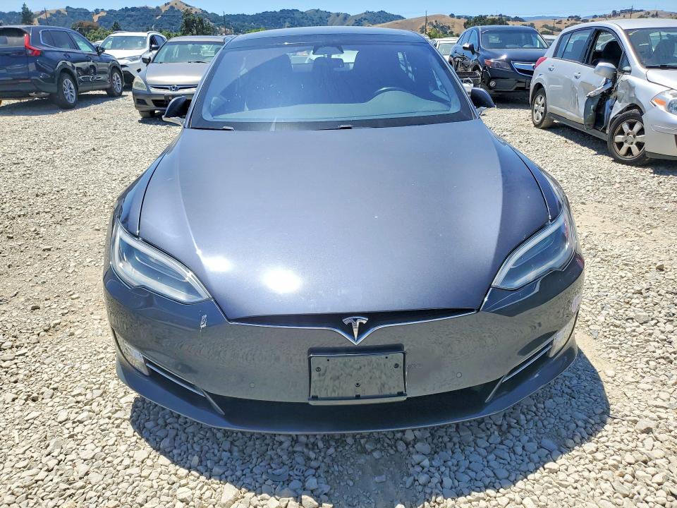 53592906 :رقم المزاد ، 5YJSA1E28JF261207 vin ، 2018 Tesla Model S مزاد بيع