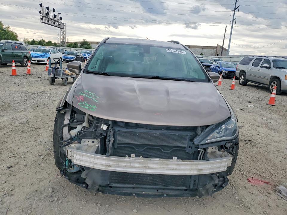 52164646 :رقم المزاد ، 2C4RC1EG6JR194082 vin ، 2018 Chrysler Pacifica مزاد بيع