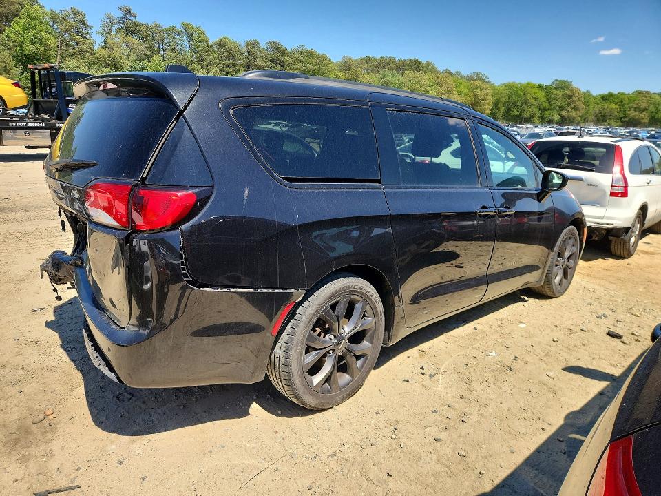 2018 Chrysler Pacifica მანქანა იყიდება აუქციონზე, vin: 2C4RC1BG4JR260262, აუქციონის ნომერი: 52135836