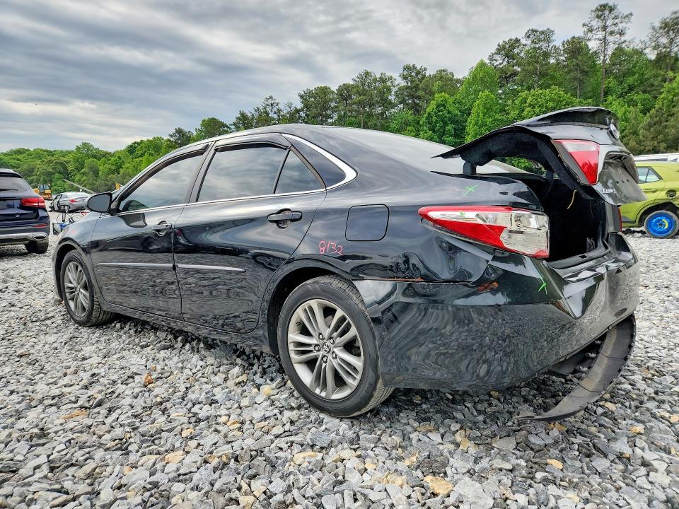 52319826 :رقم المزاد ، 4T1BF1FK3FU116067 vin ، 2015 Toyota Camry مزاد بيع