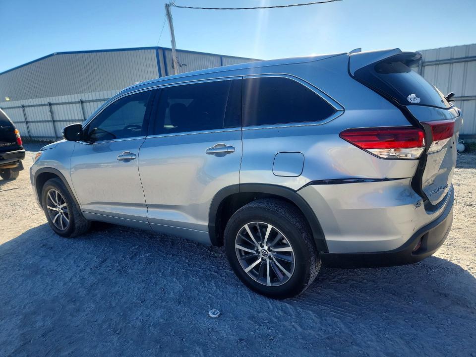 Продажа на аукционе авто 2018 Toyota Highlander, vin: 5TDKZRFH3JS544510, номер лота: 53692766