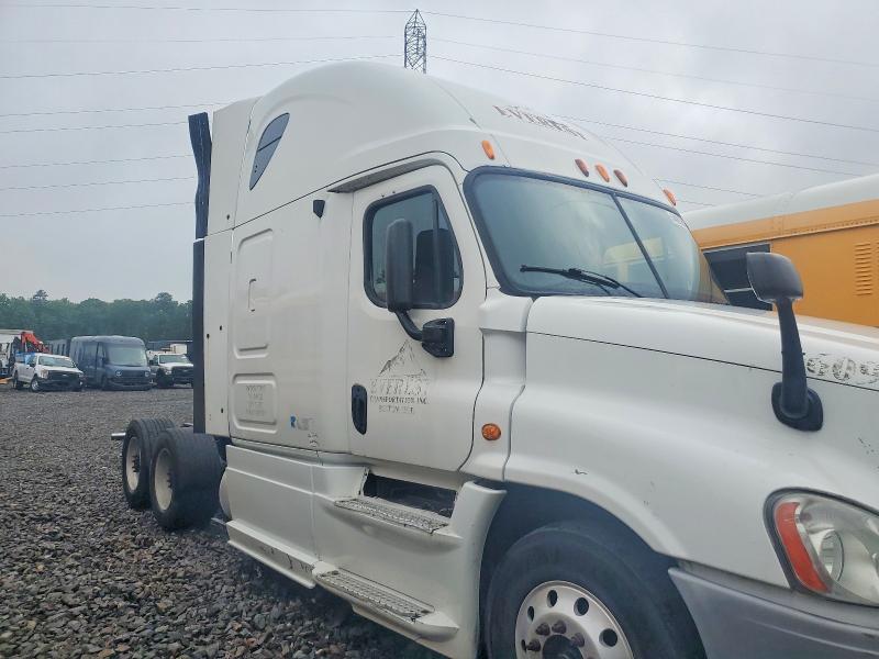 54682266 :رقم المزاد ، 1FUJGLDR3DSBR0067 vin ، 2013 Freightliner Cascadia 125 مزاد بيع