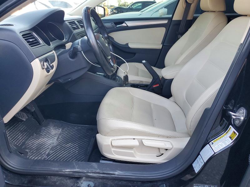 53141936 :رقم المزاد ، 3VWB67AJ1HM365347 vin ، 2017 Volkswagen Jetta مزاد بيع