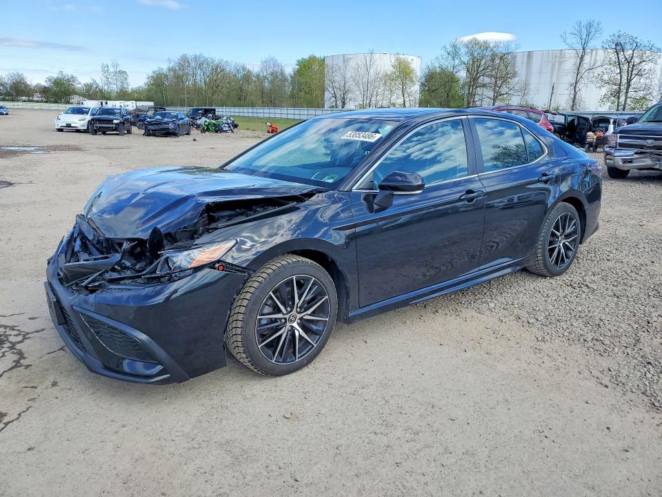 53053486 :رقم المزاد ، 4T1G11BK6NU068167 vin ، 2022 Toyota Camry مزاد بيع