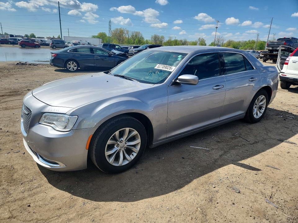 52709026 :رقم المزاد ، 2C3CCAAG4FH922432 vin ، 2015 Chrysler 300 مزاد بيع