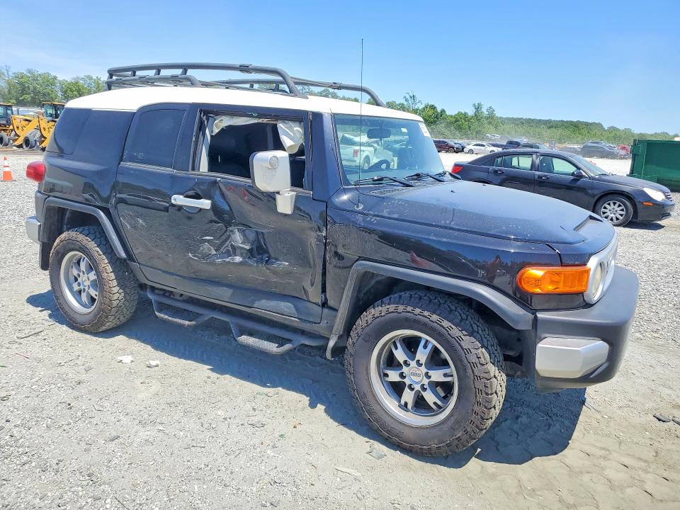 53601856 :رقم المزاد ، JTEBU11F570017355 vin ، 2007 Toyota Fj Cruiser مزاد بيع