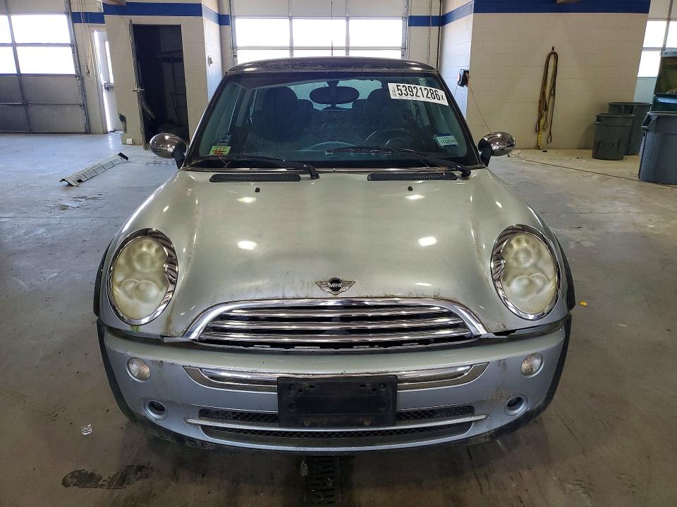 2006 Mini Cooper მანქანა იყიდება აუქციონზე, vin: WMWRC33506TJ74047, აუქციონის ნომერი: 53921286