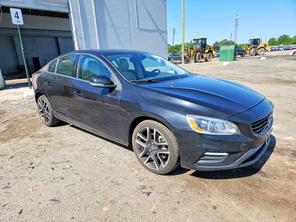 52482946 :رقم المزاد ، YV140MTL5J2461998 vin ، 2018 Volvo S60 مزاد بيع
