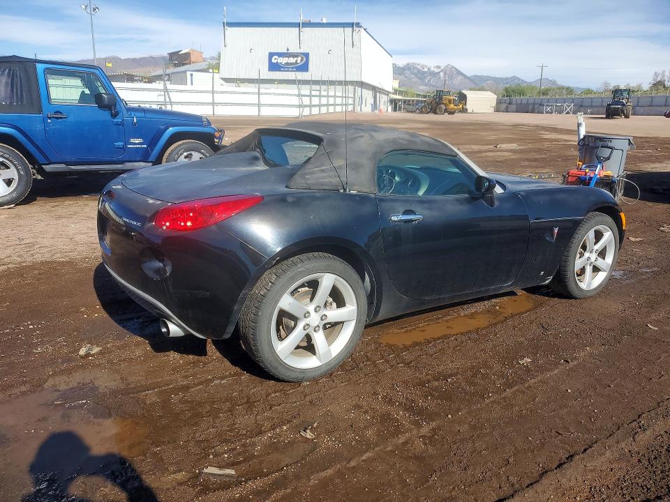 52827026 :رقم المزاد ، 1G2MB33B76Y111167 vin ، 2006 Pontiac Solstice مزاد بيع
