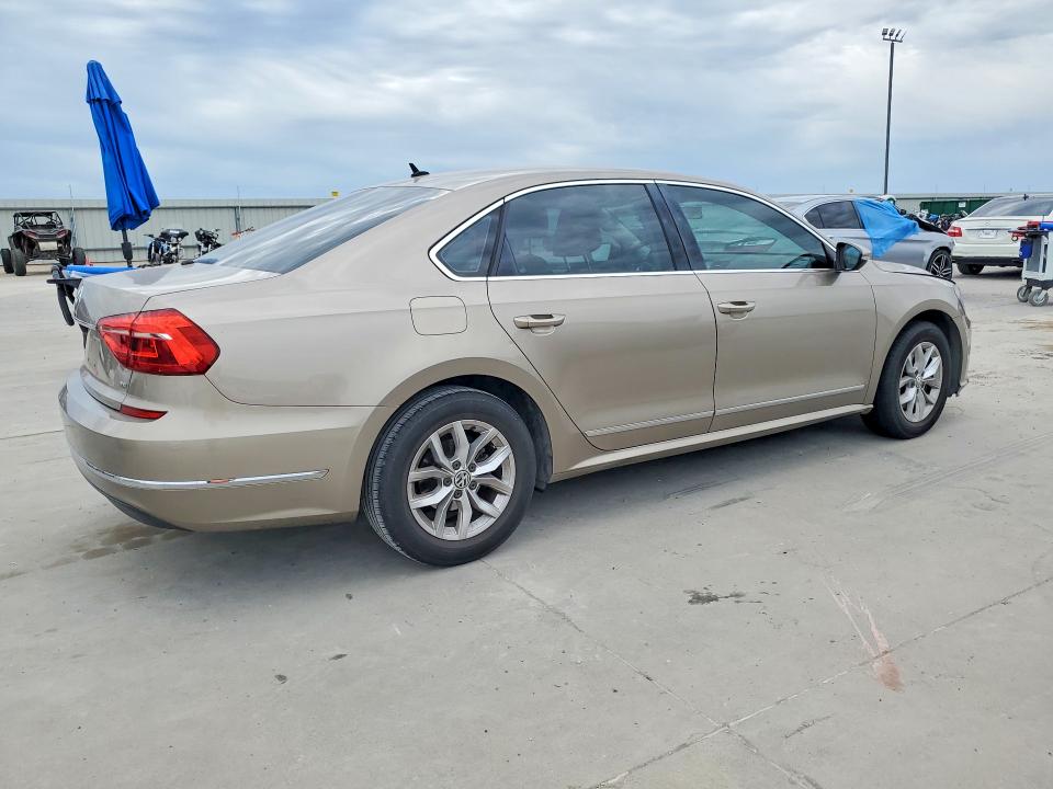53971406 :رقم المزاد ، 1VWAT7A30GC022731 vin ، 2016 Volkswagen Passat مزاد بيع