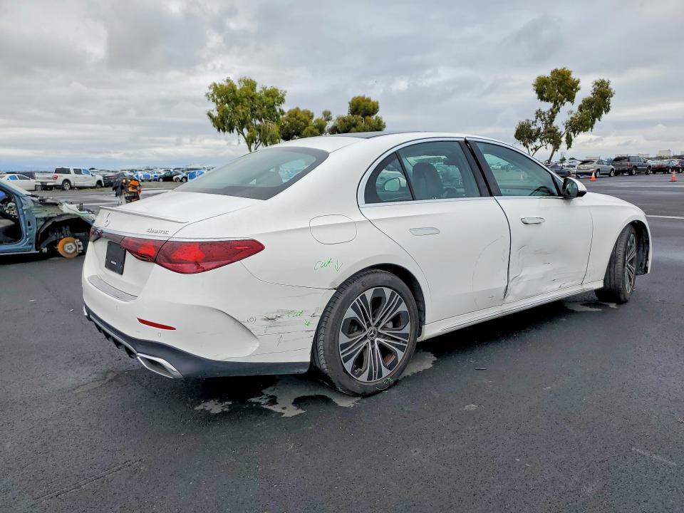 Продажа на аукционе авто 2024 Mercedes-benz E, vin: W1KLF4HB3RA037890, номер лота: 52425956