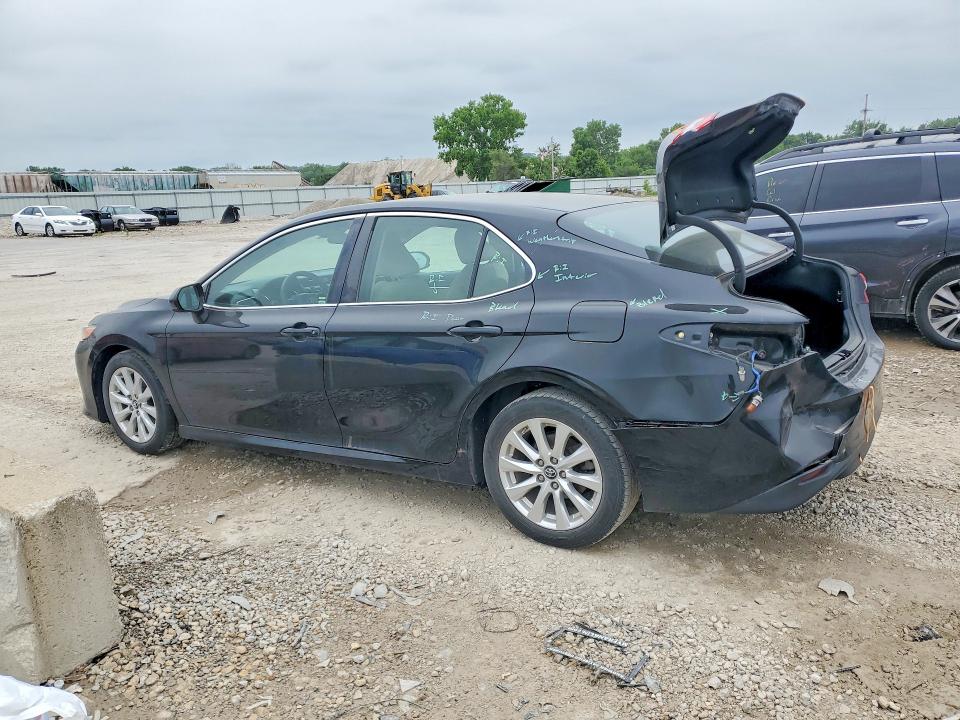 54037336 :رقم المزاد ، 4T1B11HK4JU007010 vin ، 2018 Toyota Camry مزاد بيع
