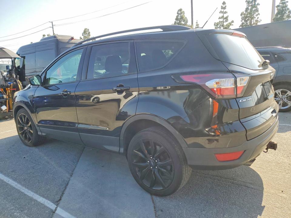 2017 Ford Escape მანქანა იყიდება აუქციონზე, vin: 1FMCU0G96HUE16799, აუქციონის ნომერი: 53320106