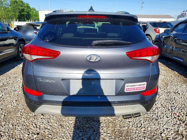 52695816 :رقم المزاد ، KM8J33A28JU668728 vin ، 2018 Hyundai Tucson مزاد بيع