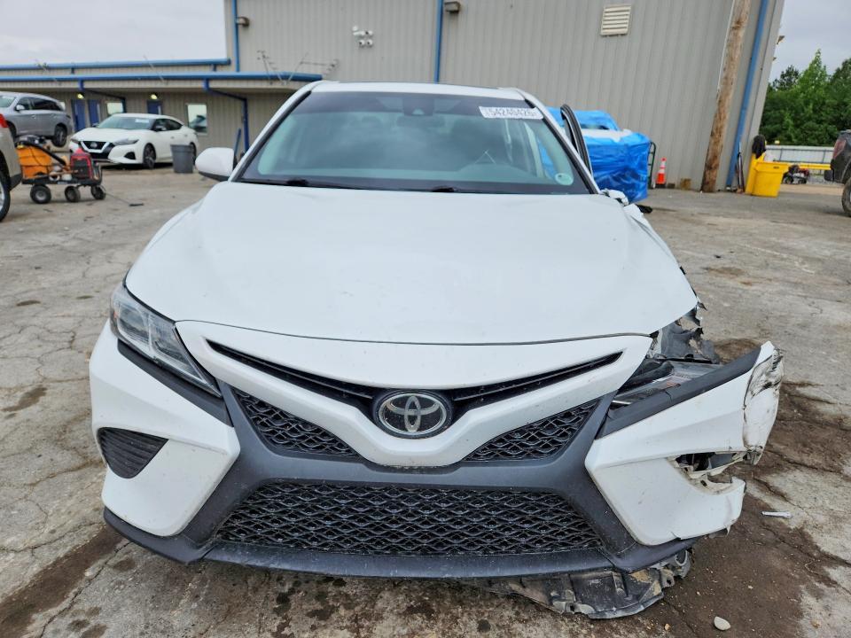 2020 Toyota Camry მანქანა იყიდება აუქციონზე, vin: 4T1G11AK5LU975927, აუქციონის ნომერი: 54240426