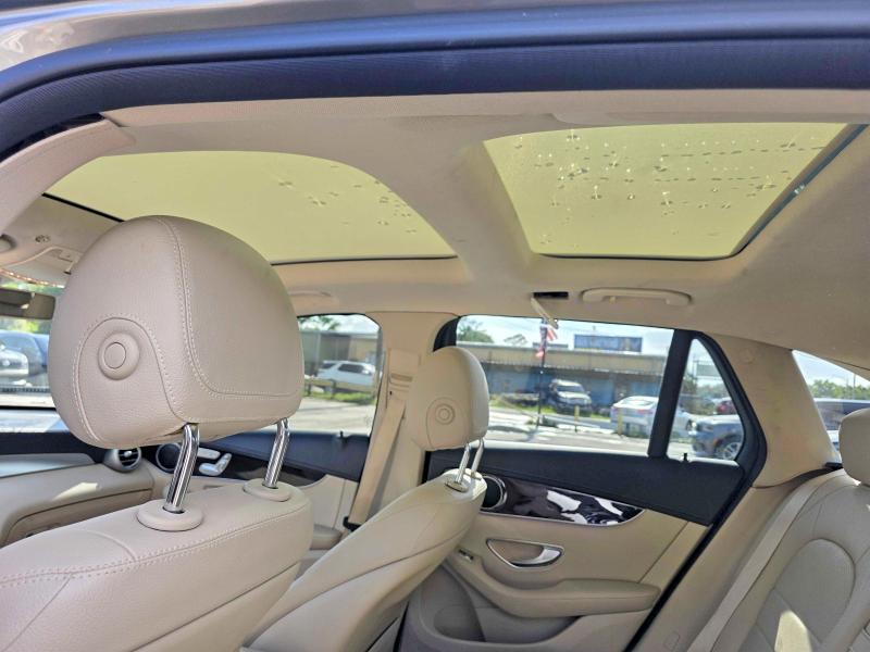 55102626 :رقم المزاد ، W1N0G8DB2LF806731 vin ، 2020 Mercedes-benz Glc مزاد بيع