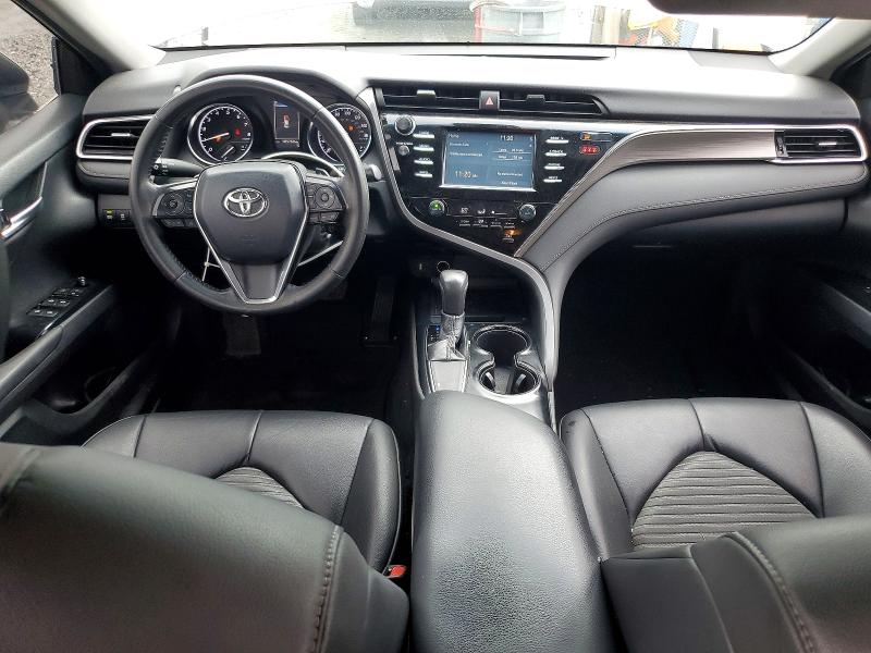 54825266 :رقم المزاد ، 4T1B11HK5JU101803 vin ، 2018 Toyota Camry مزاد بيع