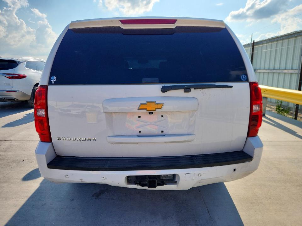 2014 Chevrolet Suburban მანქანა იყიდება აუქციონზე, vin: 1GNSCJE03ER234688, აუქციონის ნომერი: 54700026