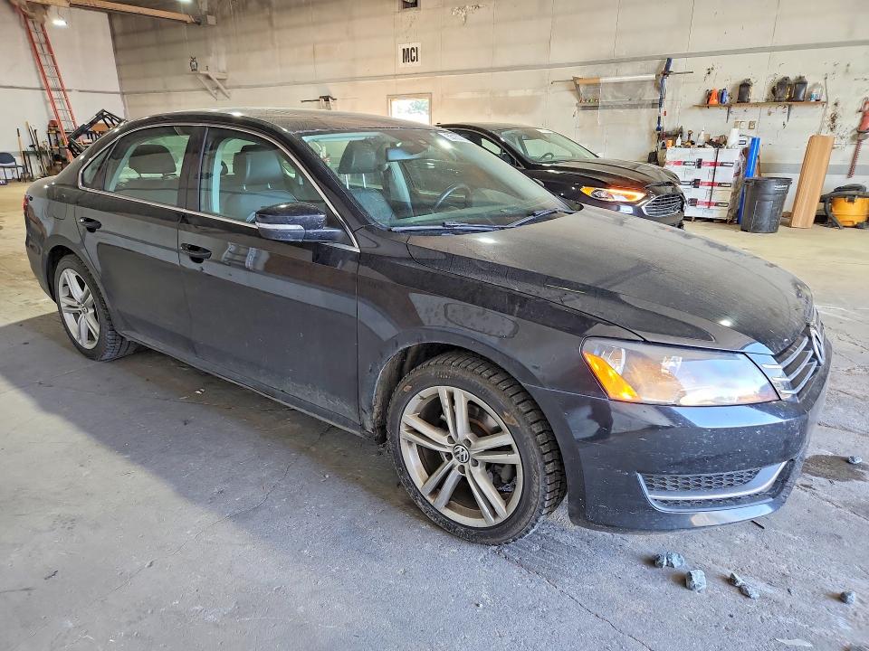 55153736 :رقم المزاد ، 1VWBS7A36EC053647 vin ، 2014 Volkswagen Passat مزاد بيع