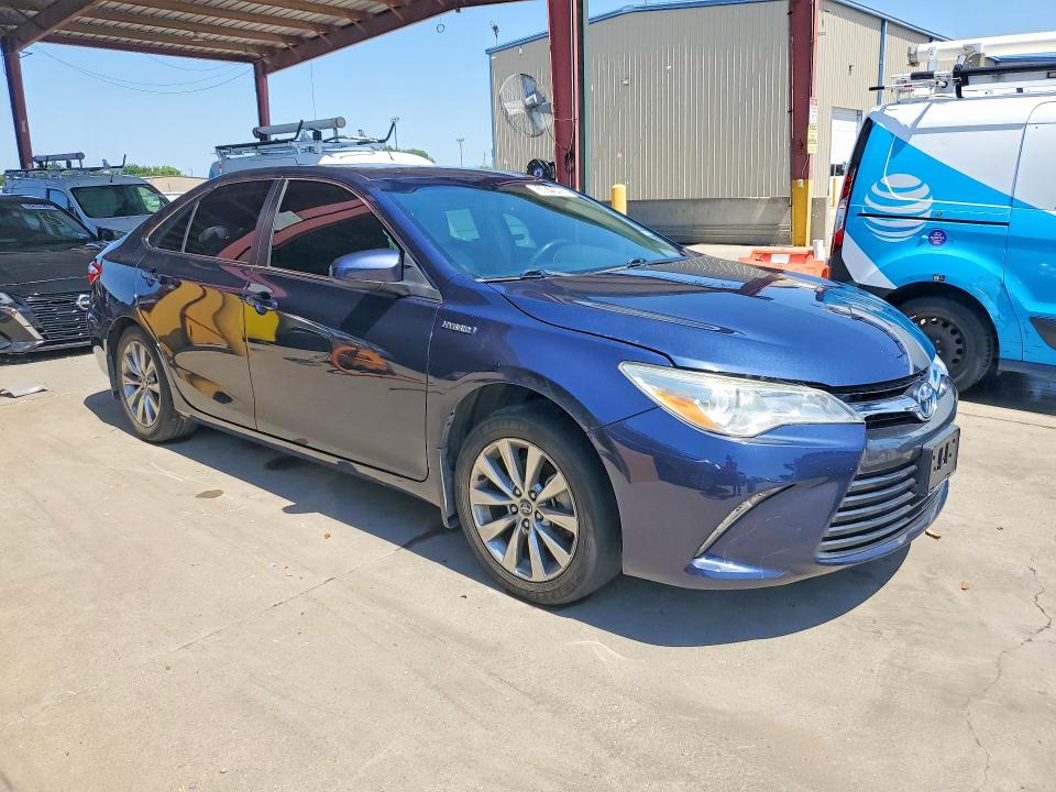 2015 Toyota Camry Hybrid მანქანა იყიდება აუქციონზე, vin: 4T1BD1FK0FU151977, აუქციონის ნომერი: 53079496