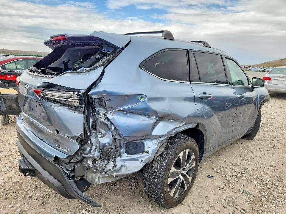 Продажа на аукционе авто 2022 Toyota Highlander, vin: 5TDHZRBH9NS166716, номер лота: 52266986