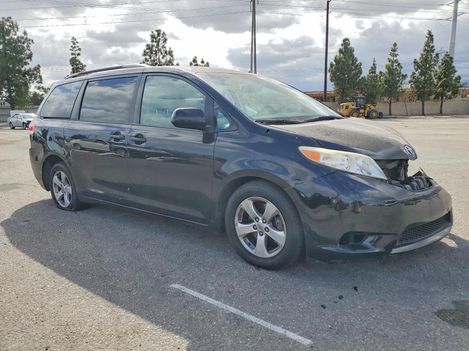 Продажа на аукционе авто 2014 Toyota Sienna, vin: 5TDKK3DCXES477113, номер лота: 54719686