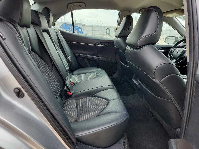 52366826 :رقم المزاد ، 4T1G11AK7MU517985 vin ، 2021 Toyota Camry مزاد بيع