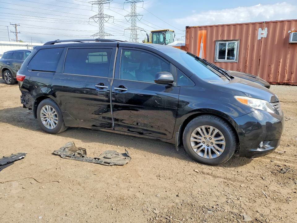 52813646 :رقم المزاد ، 5TDYZ3DC9HS849471 vin ، 2017 Toyota Sienna مزاد بيع