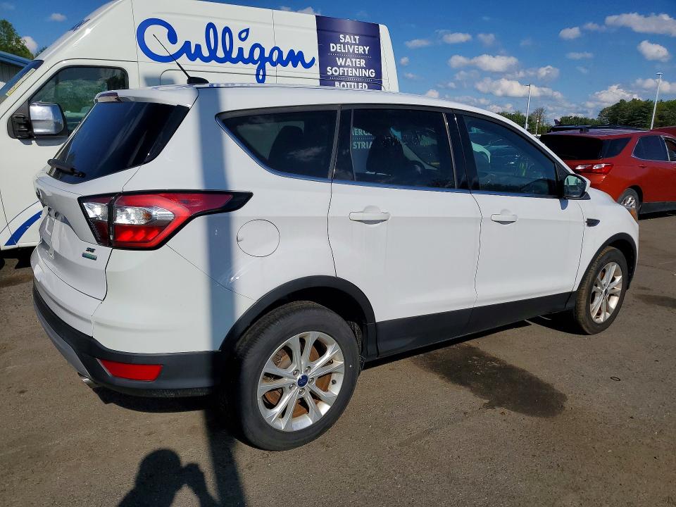 2017 Ford Escape მანქანა იყიდება აუქციონზე, vin: 1FMCU0GD8HUE37822, აუქციონის ნომერი: 52875606