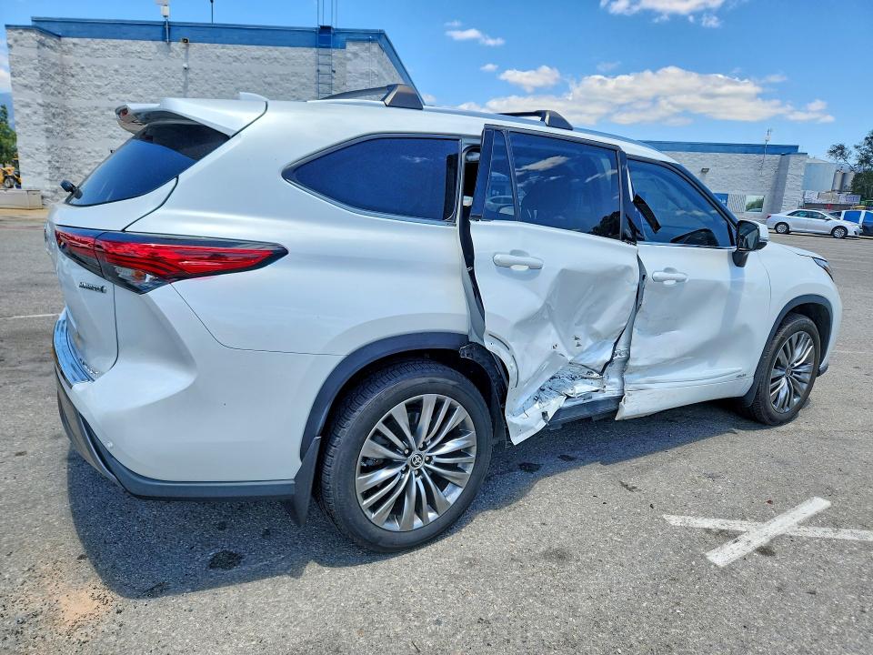 Продажа на аукционе авто 2022 Toyota Highlander, vin: 5TDEBRCH5NS078333, номер лота: 54830856