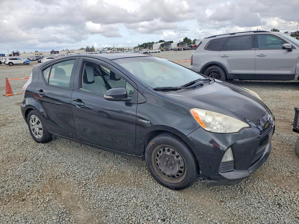 52241036 :رقم المزاد ، JTDKDTB36D1544377 vin ، 2013 Toyota Prius C مزاد بيع