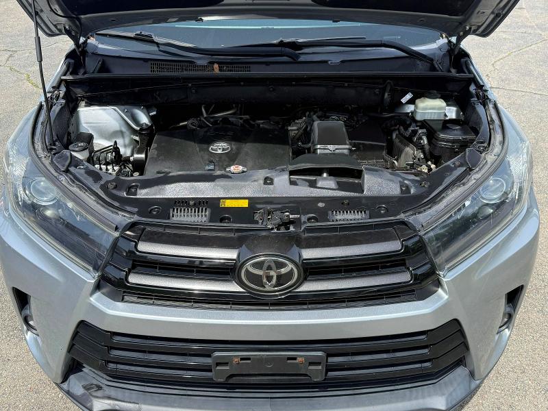 2019 Toyota Highlander მანქანა იყიდება აუქციონზე, vin: 5TDJZRFH5KS565789, აუქციონის ნომერი: 55091406