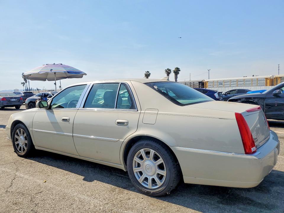 52957616 :رقم المزاد ، 1G6KA5E61BU103636 vin ، 2011 Cadillac Dts مزاد بيع