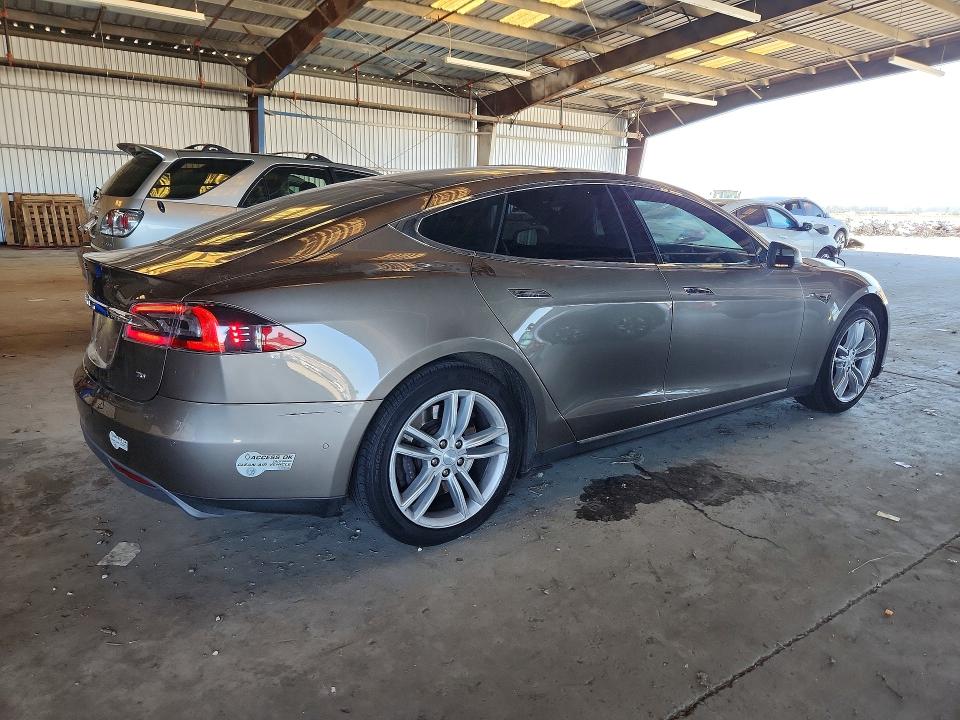 53254726 :رقم المزاد ، 5YJSA1E19FF106387 vin ، 2015 Tesla Model S مزاد بيع