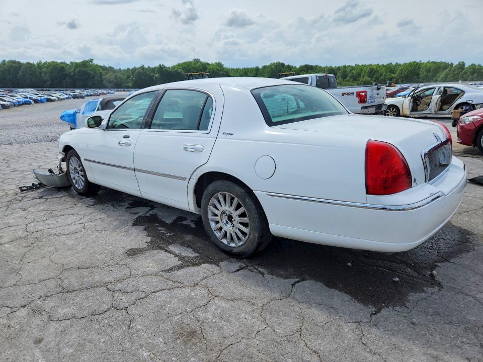 2003 Lincoln Town Car მანქანა იყიდება აუქციონზე, vin: 1LNHM81W13Y692120, აუქციონის ნომერი: 53987456