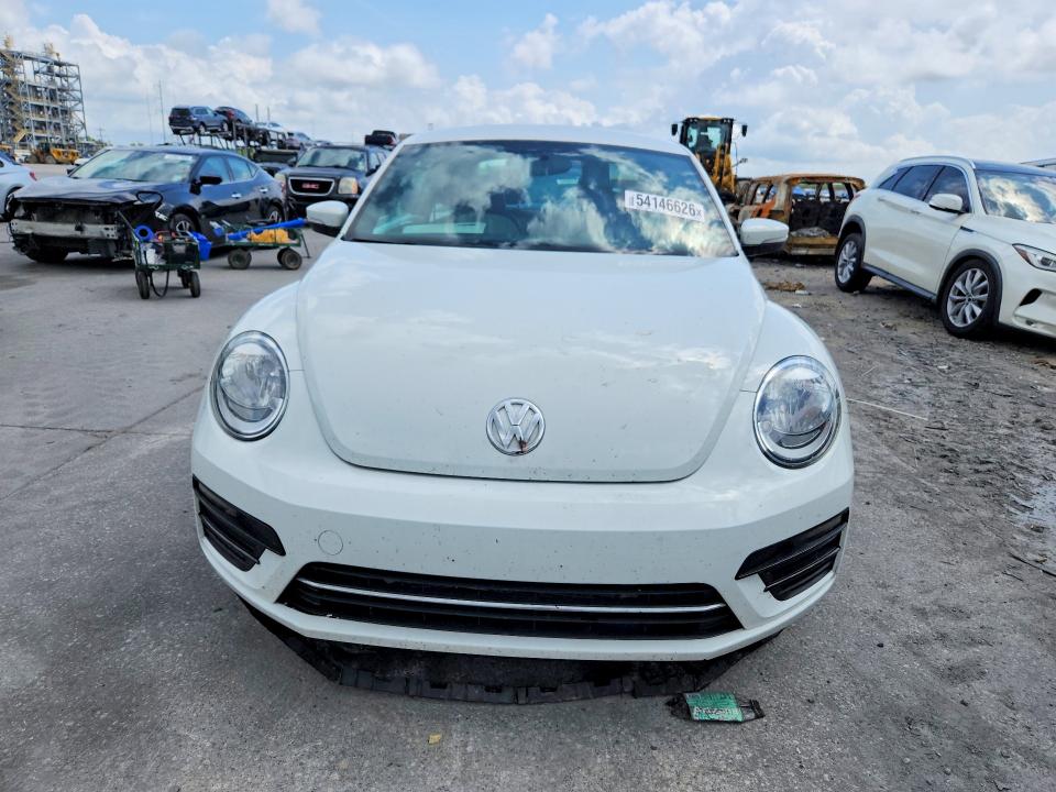 54146626 :رقم المزاد ، 3VWF17AT0HM624752 vin ، 2017 Volkswagen Beetle مزاد بيع