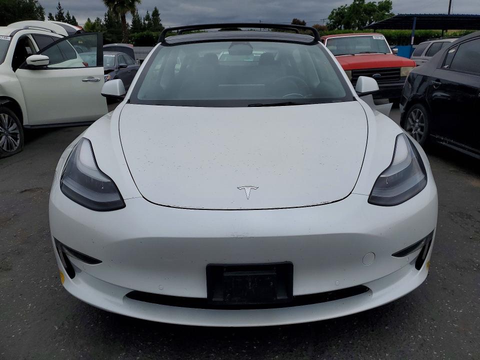 51031586 :رقم المزاد ، 5YJ3E1EBXNF180630 vin ، 2022 Tesla Model 3 مزاد بيع