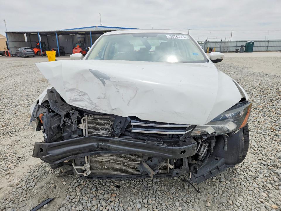 53782926 :رقم المزاد ، 1VWBT7A32FC010633 vin ، 2015 Volkswagen Passat مزاد بيع