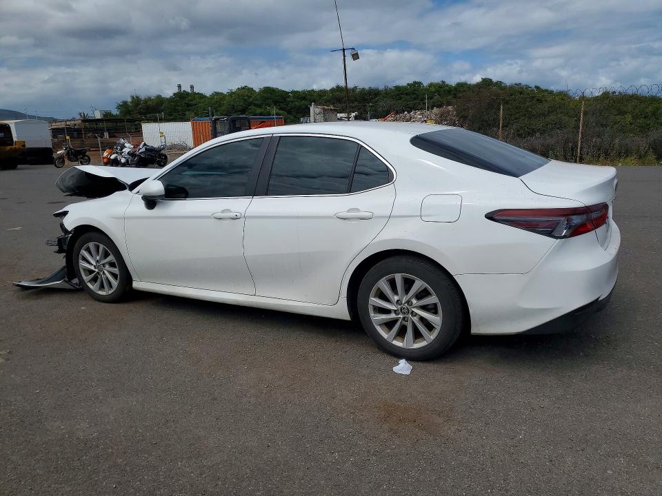 55643906 :رقم المزاد ، 4T1C11AK6NU064135 vin ، 2022 Toyota Camry مزاد بيع