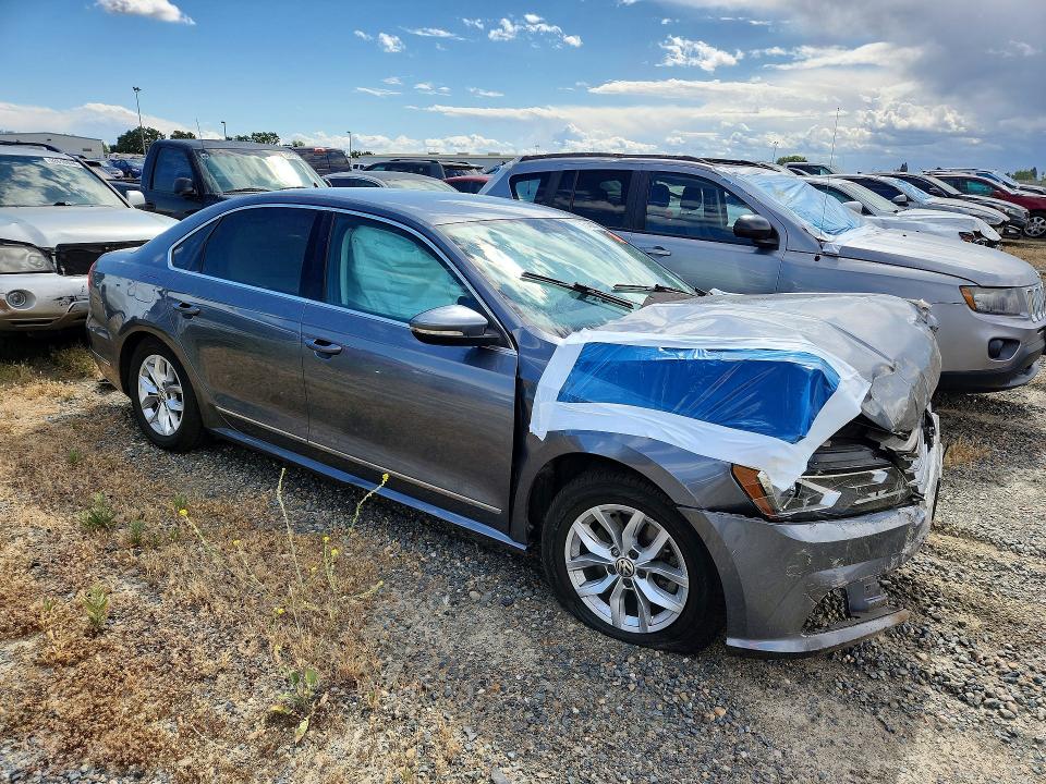 54620716 :رقم المزاد ، 1VWAT7A37HC008973 vin ، 2017 Volkswagen Passat مزاد بيع