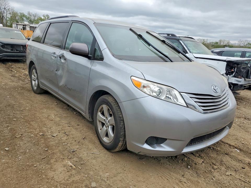 53335736 :رقم المزاد ، 5TDKK3DCXFS590058 vin ، 2015 Toyota Sienna مزاد بيع